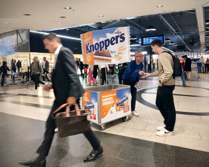Bahnhofsampling Knoppers Erdnuss – Streuplan Promotion